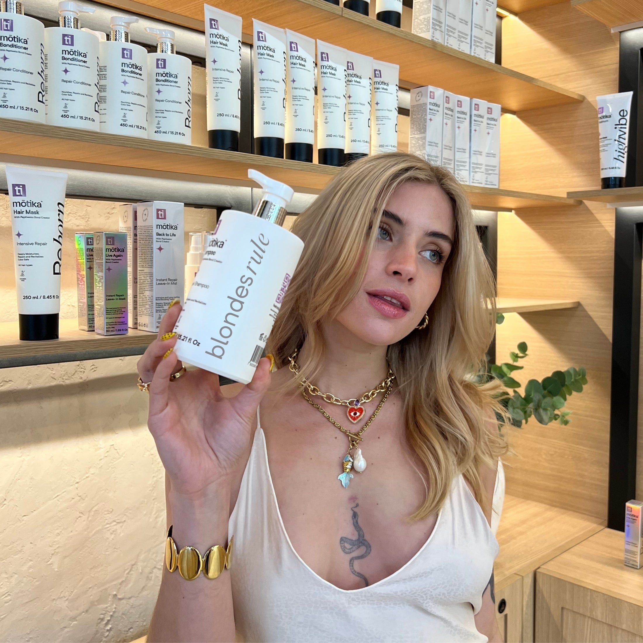 Blondes Rule motika| Shampoo Matizador Morado para Cabello Rubio Perla