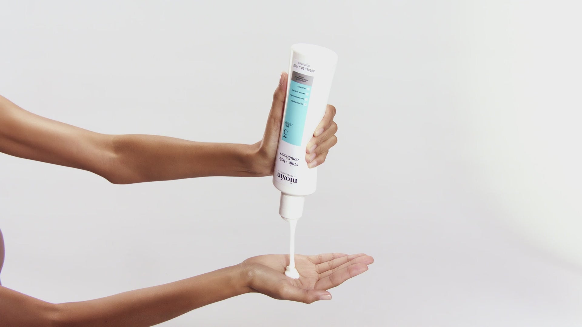 Cargar vídeo: Nioxin Acondicionador Sistema #3 cabello Teñido - Caída Leve 300ml