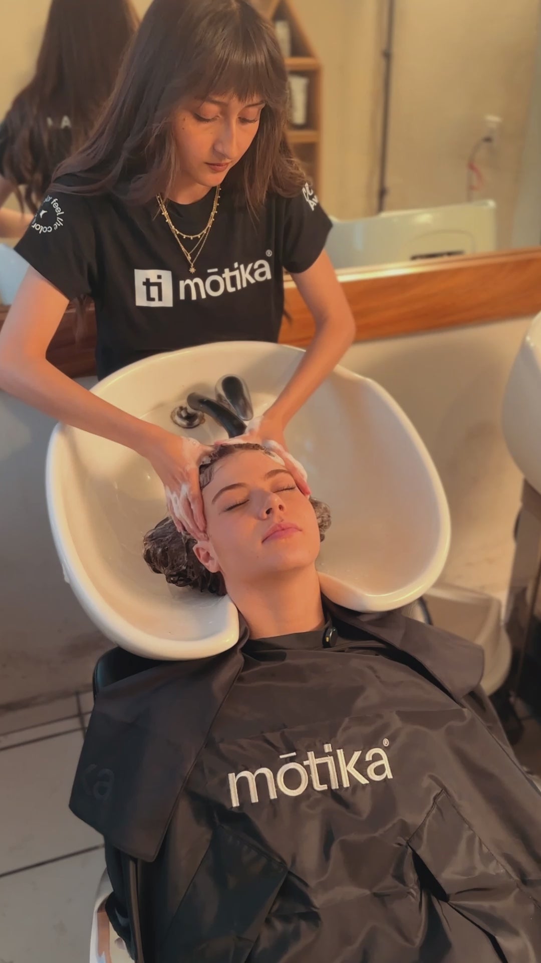 Cargar vídeo: Motika Reborn Acondicionador Reparador 1000ml